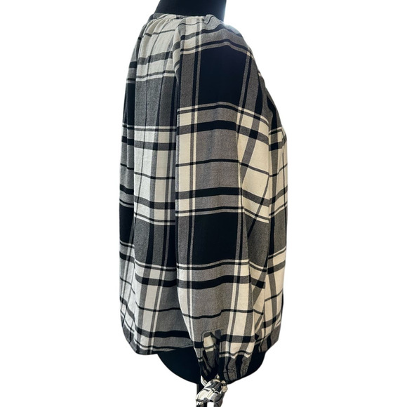 White House Black Market Black and White Plaid Blouse - Picture 2 of 7